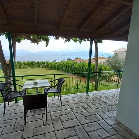 Apartment E Mare Apartments-marathias