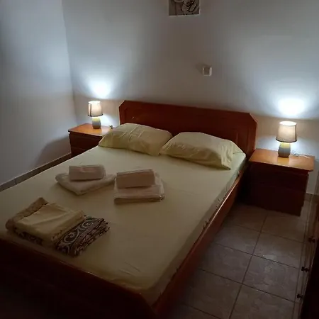 Apartment E Mare Apartments-marathias *