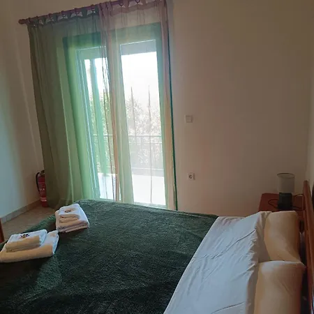 E Mare Apartments-marathias *